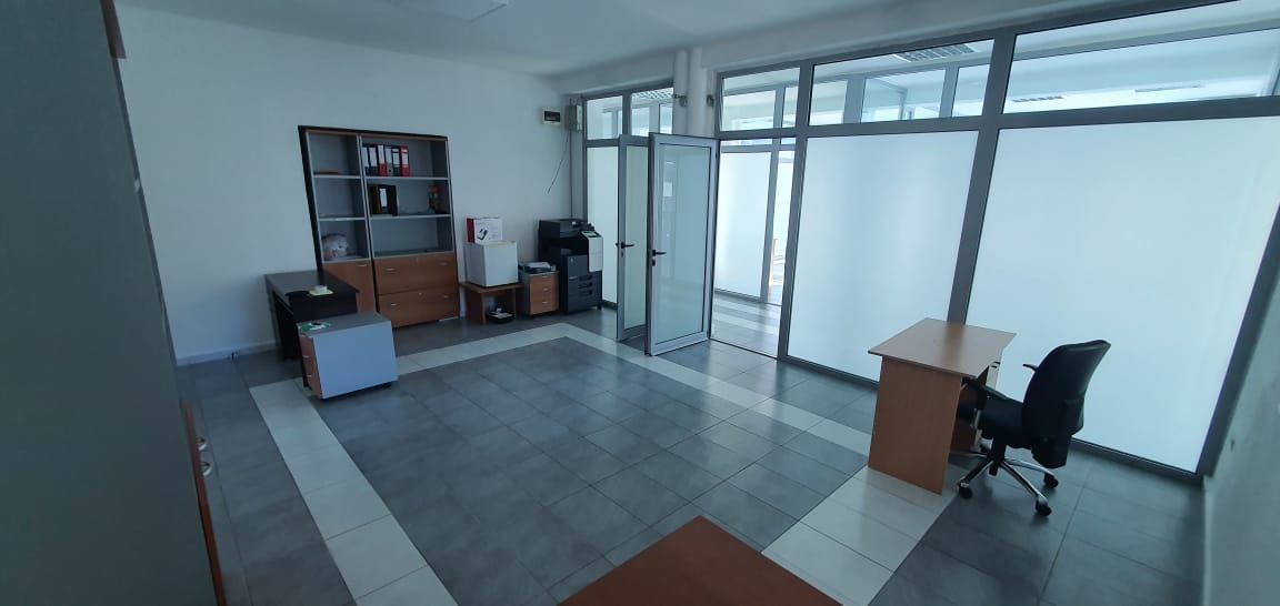 amforaproperty.com/Poslovni Prostor na atraktivnoj lokaciji u Budvi  - 220m2, 6 Kancelarija, 3 Terasе, Parking