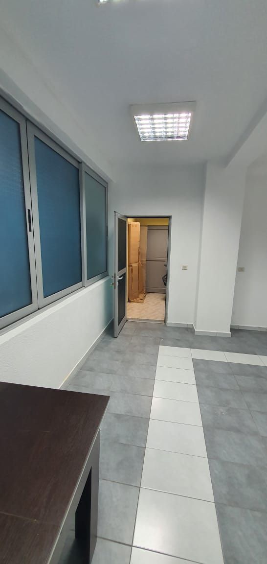 amforaproperty.com/Poslovni Prostor na atraktivnoj lokaciji u Budvi  - 220m2, 6 Kancelarija, 3 Terasе, Parking