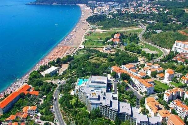 amforaproperty.com/Zemljište 3650m2 na atraktivnoj lokaciji u Bečićima