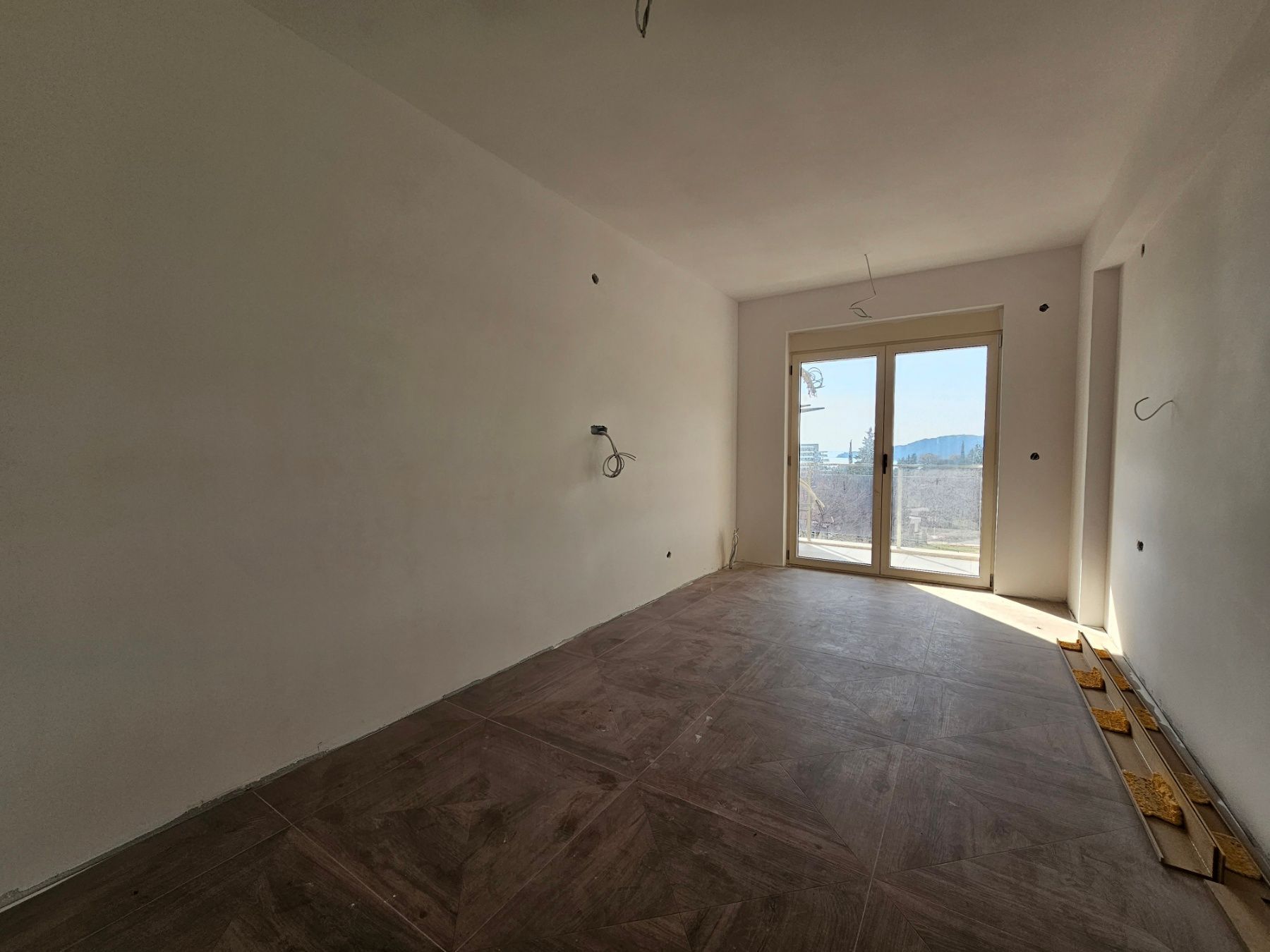 amforaproperty.com/Nov trosoban stan 150m2 sa pogledom na more u Bečićima