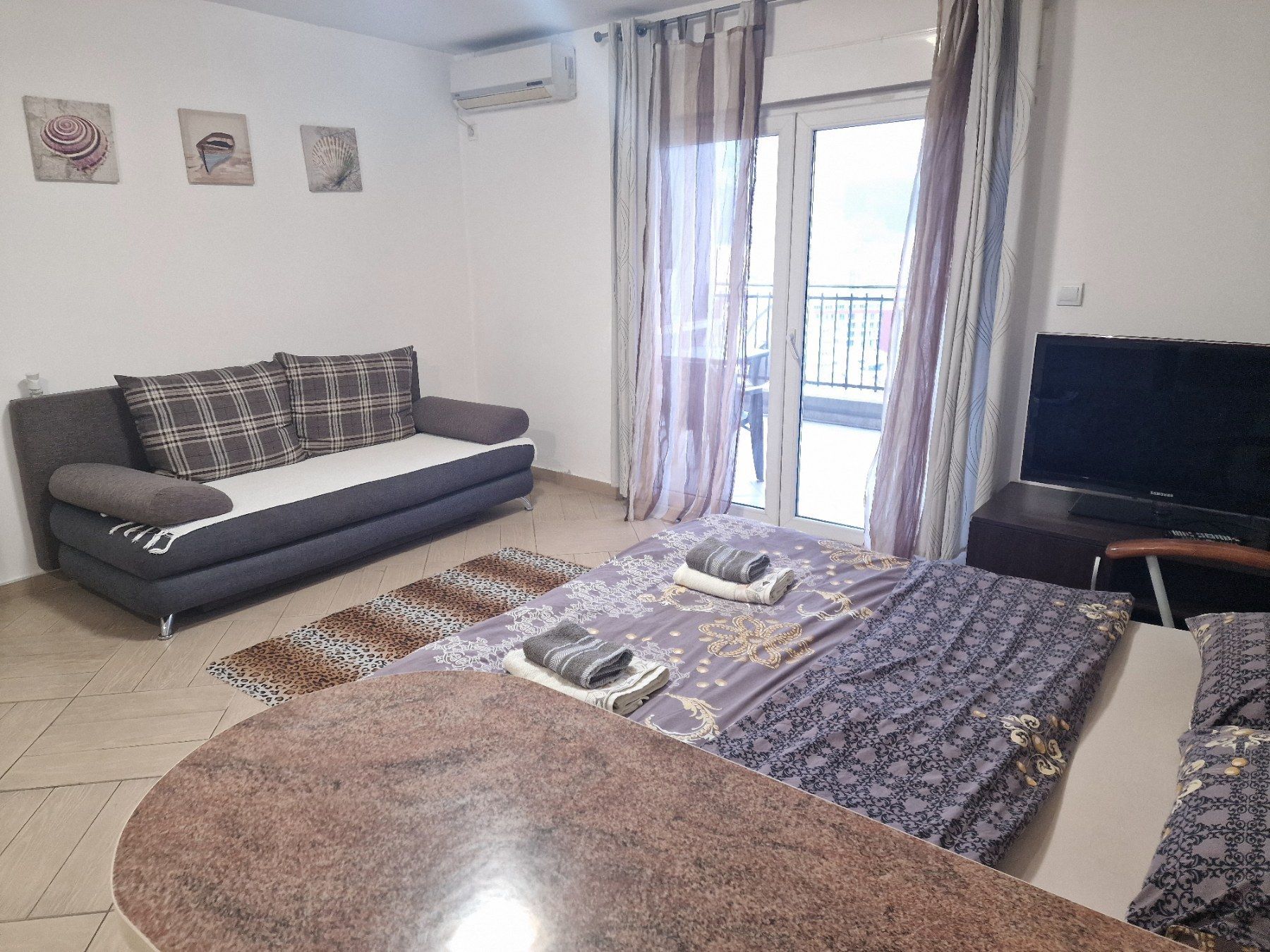 Namestena garsonjera sa pogledom na more i grad,Budva (na period do 01.06.2024) - Amfora Real Estate