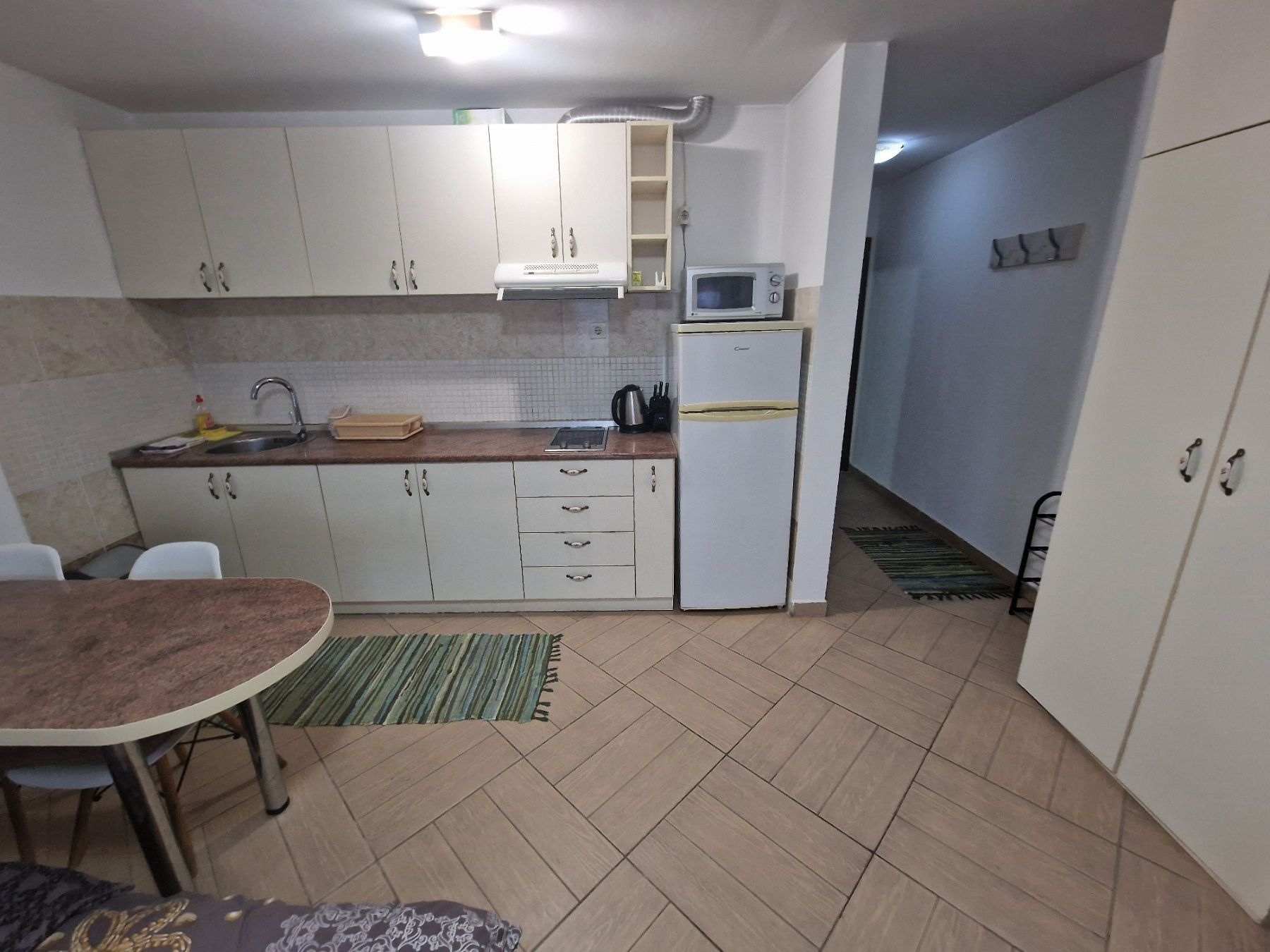 Namestena garsonjera sa pogledom na more i grad,Budva (na period do 01.06.2024) - Amfora Real Estate