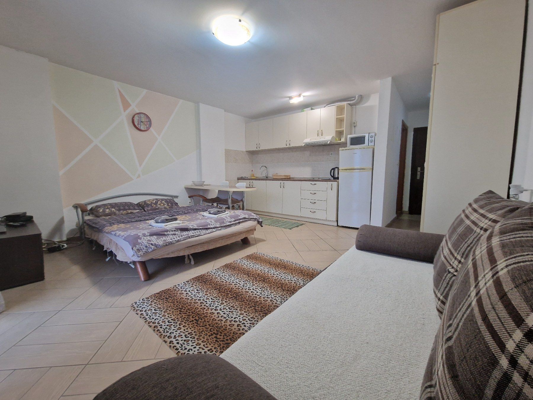 Namestena garsonjera sa pogledom na more i grad,Budva (na period do 01.06.2024) - Amfora Real Estate