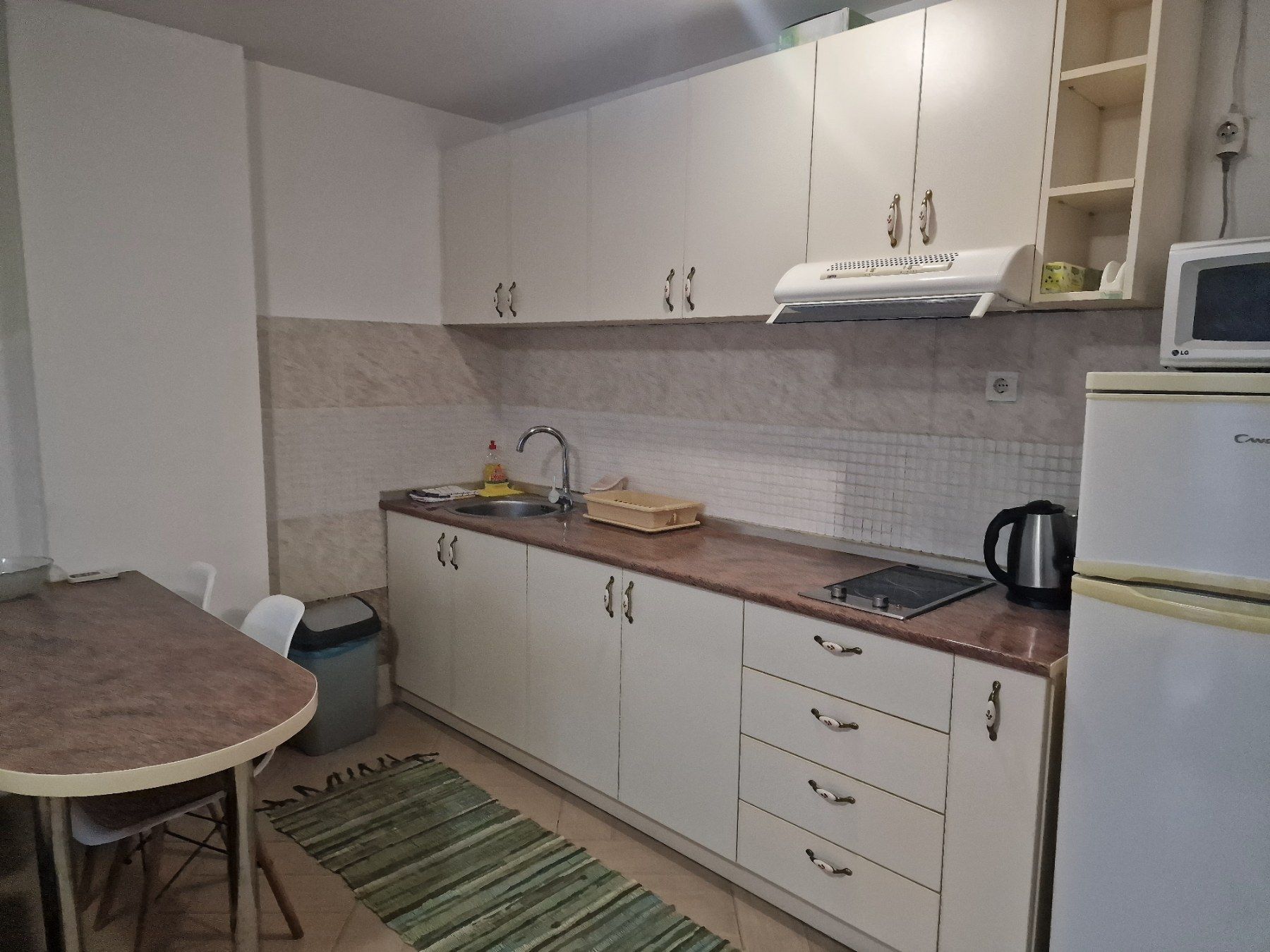 Namestena garsonjera sa pogledom na more i grad,Budva (na period do 01.06.2024) - Amfora Real Estate