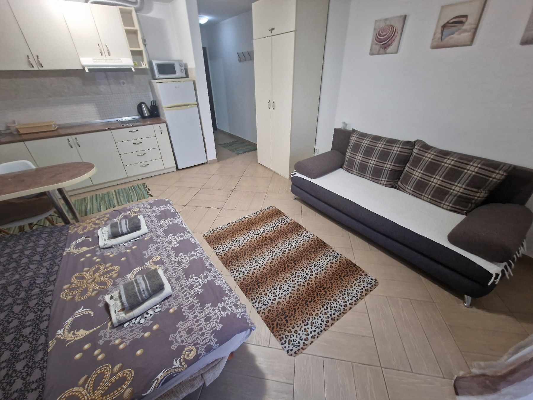 Namestena garsonjera sa pogledom na more i grad,Budva (na period do 01.06.2024) - Amfora Real Estate