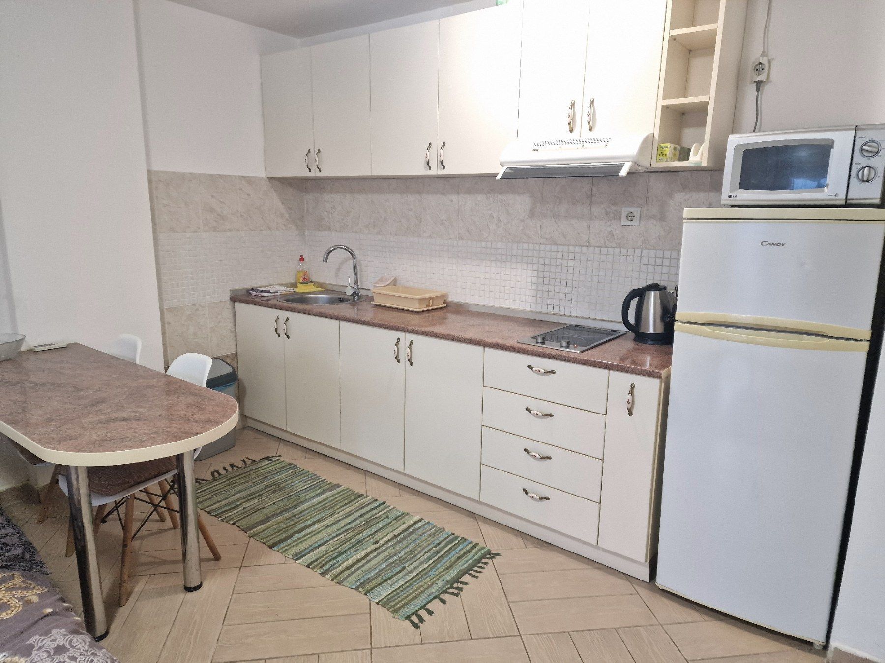 Namestena garsonjera sa pogledom na more i grad,Budva (na period do 01.06.2024) - Amfora Real Estate