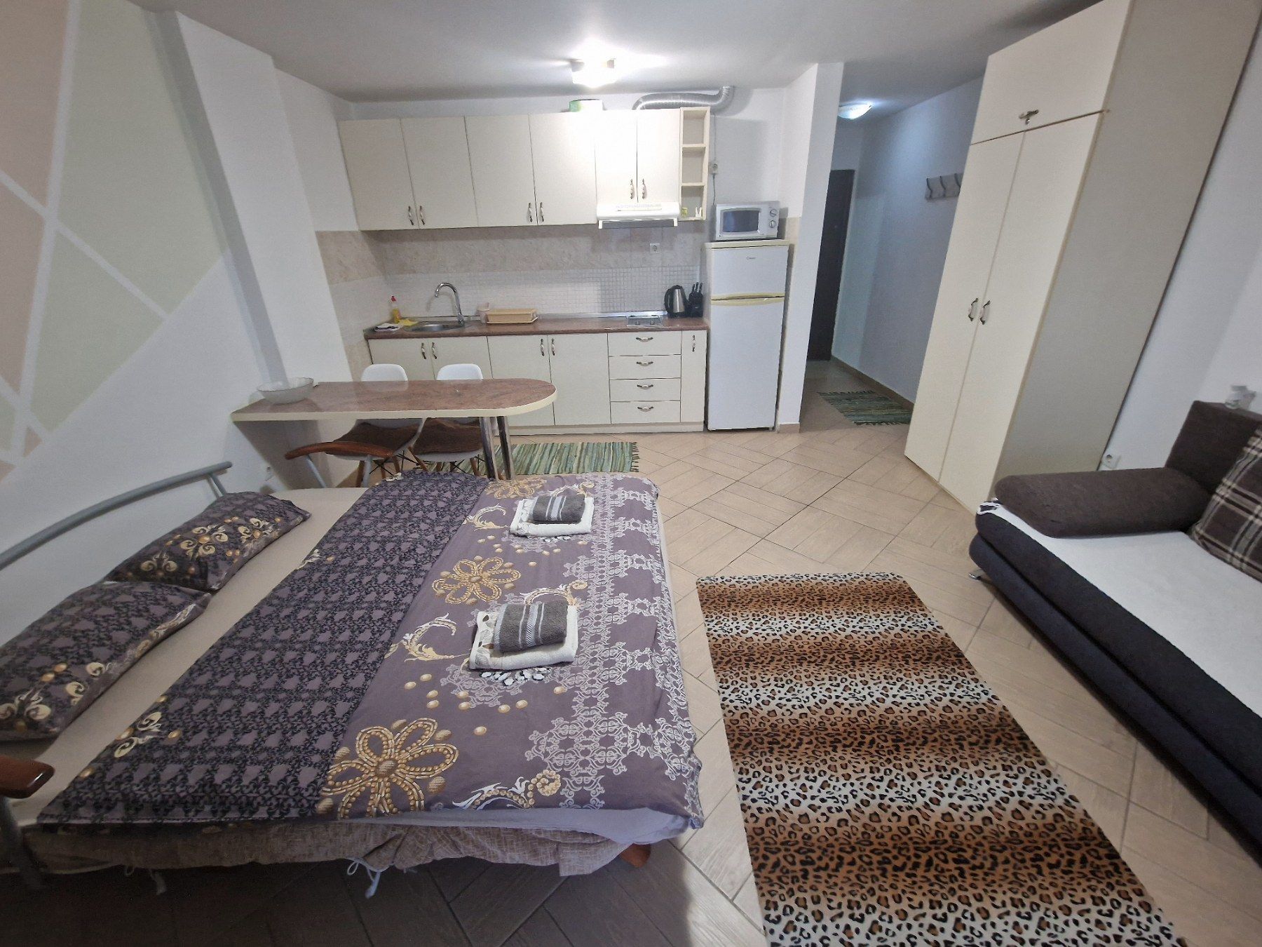 Namestena garsonjera sa pogledom na more i grad,Budva (na period do 01.06.2024) - Amfora Real Estate