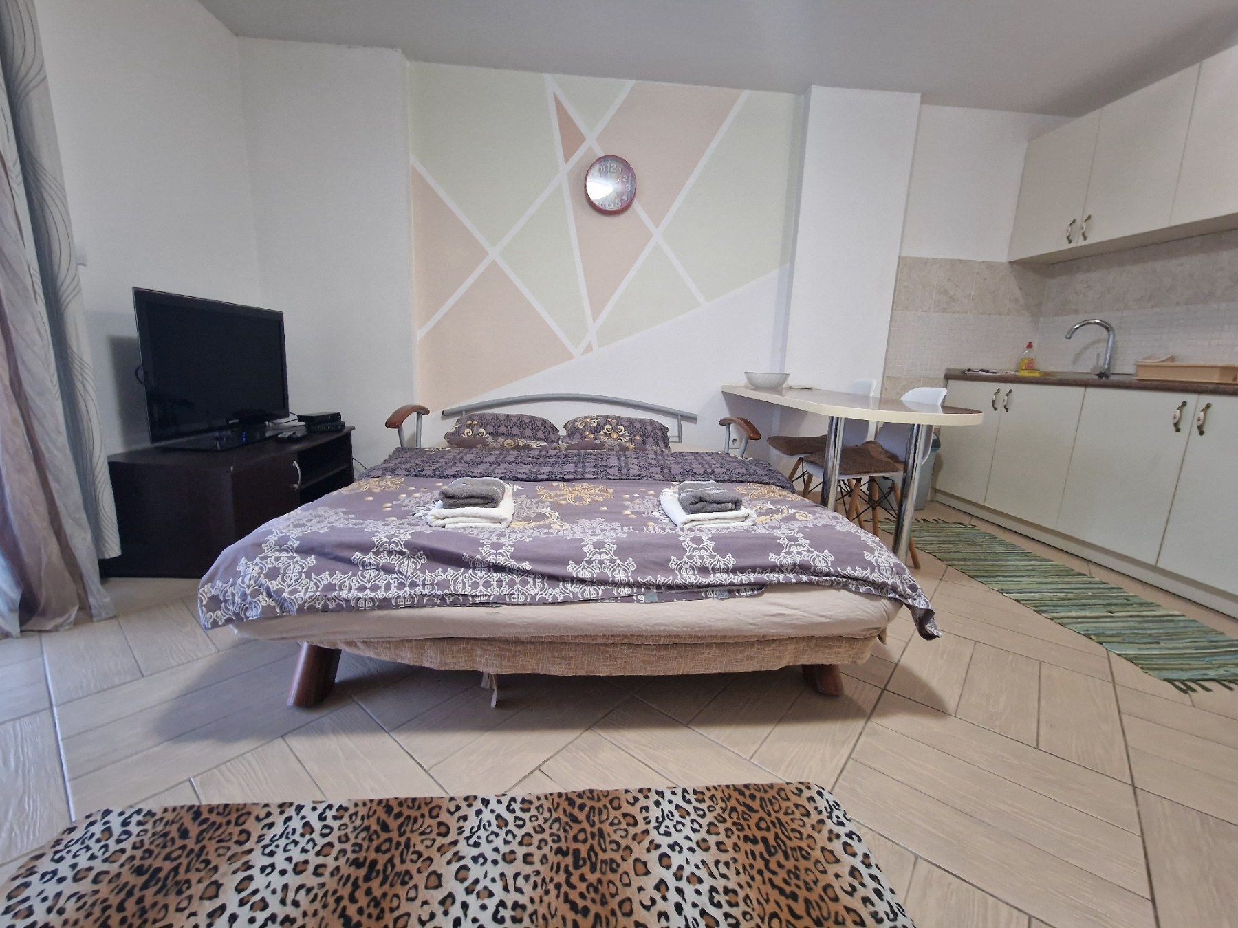 Namestena garsonjera sa pogledom na more i grad,Budva (na period do 01.06.2024) - Amfora Real Estate