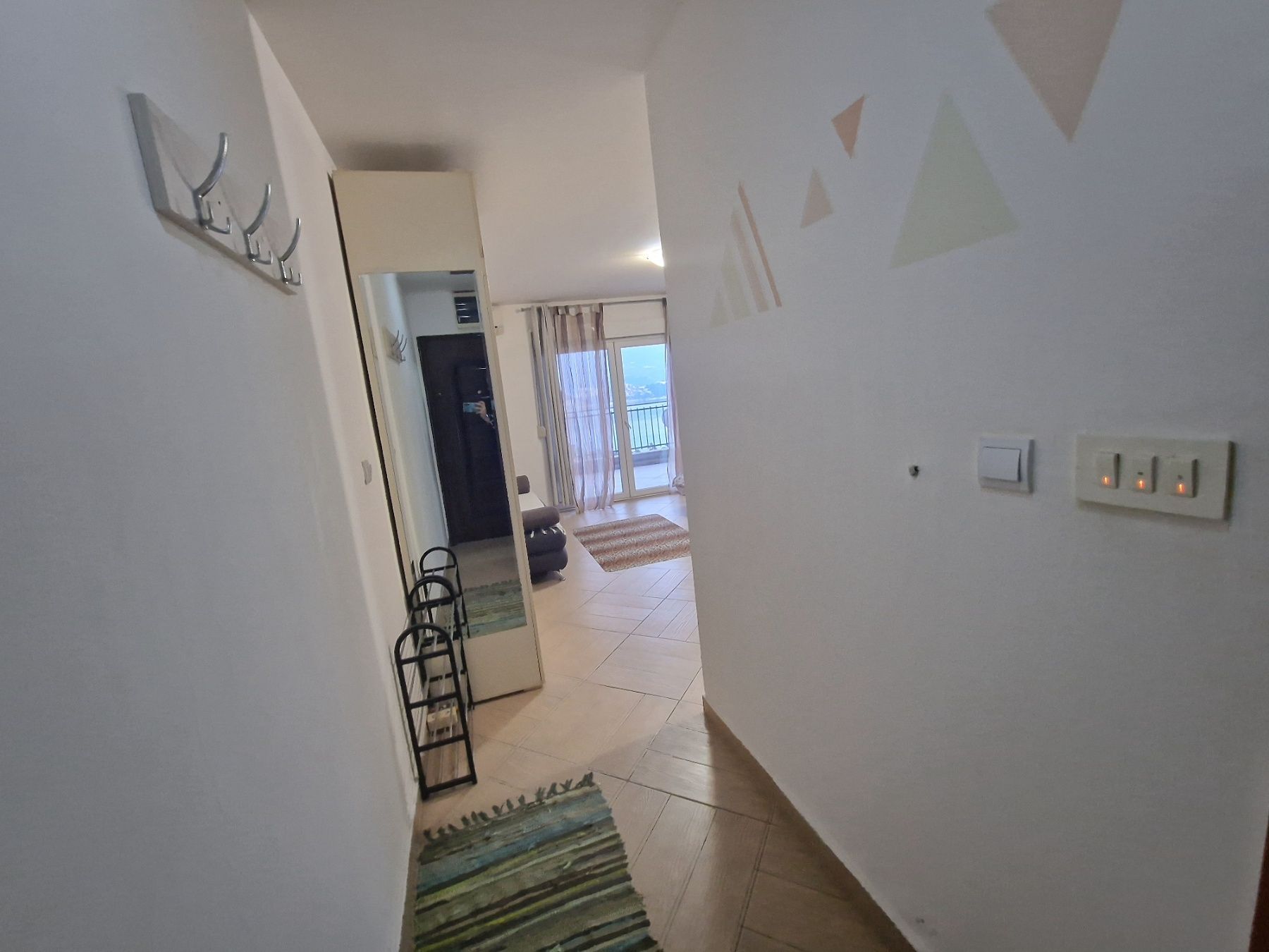 Namestena garsonjera sa pogledom na more i grad,Budva (na period do 01.06.2024) - Amfora Real Estate