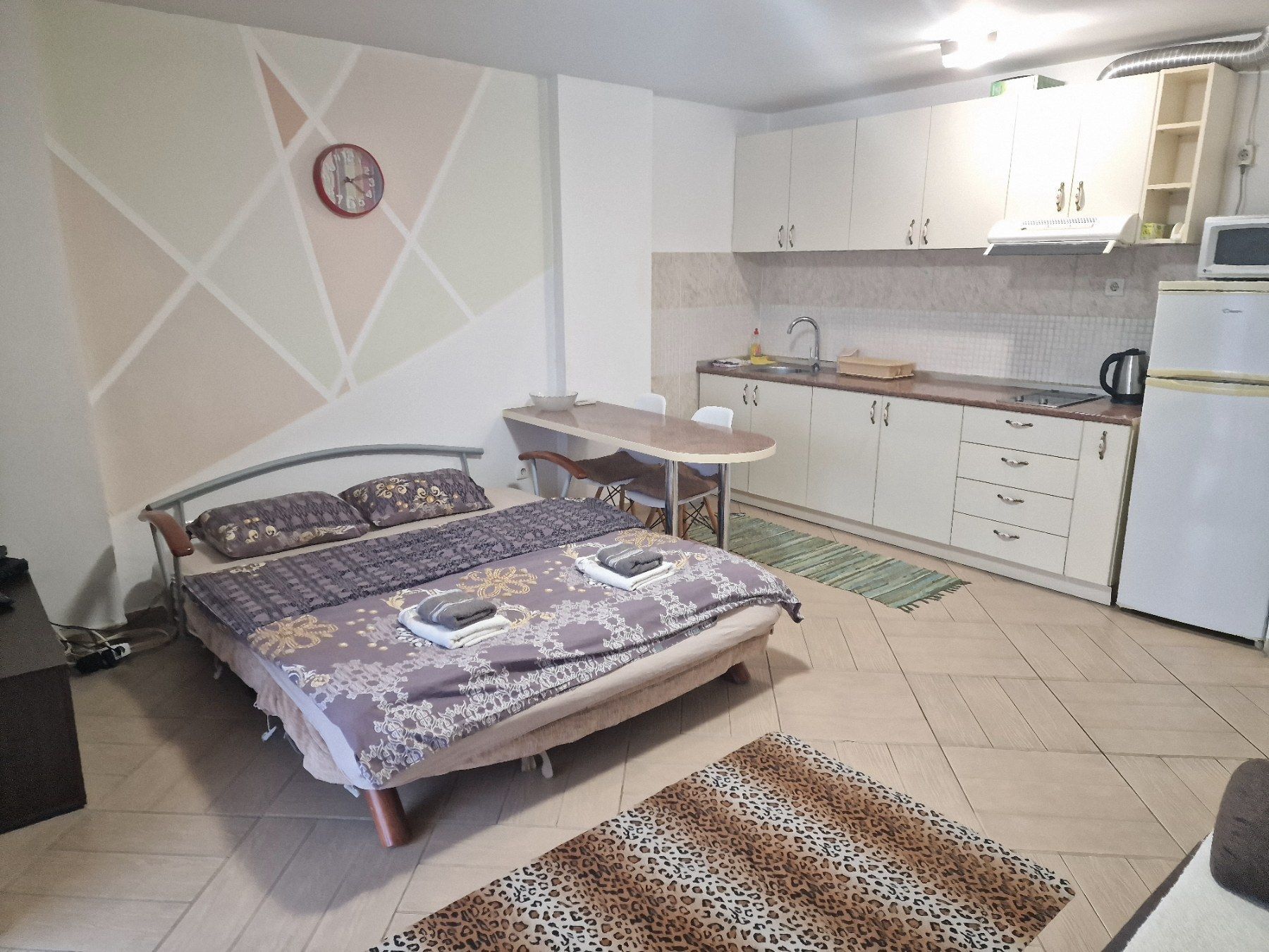 Namestena garsonjera sa pogledom na more i grad,Budva (na period do 01.06.2024) - Amfora Real Estate