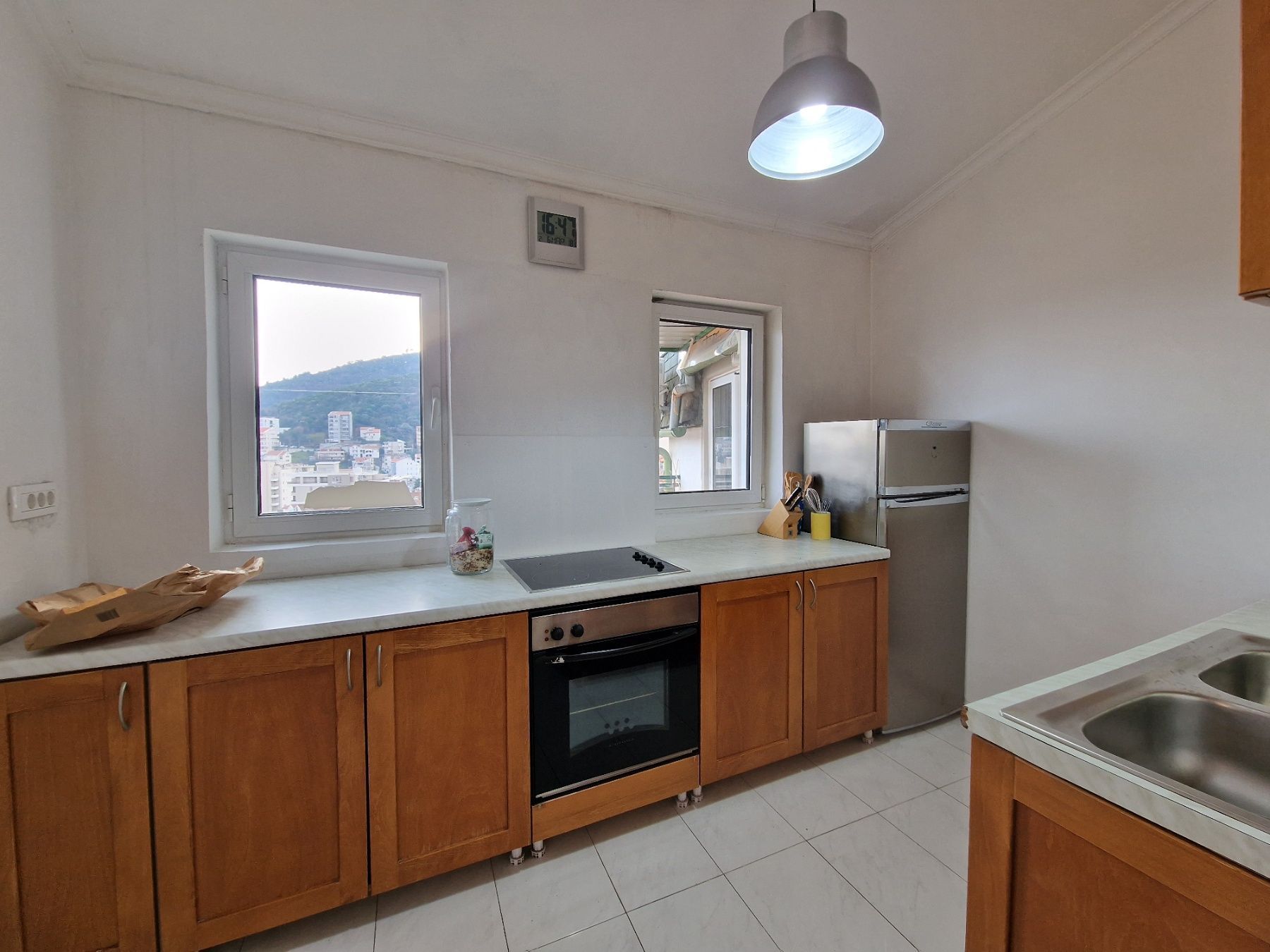 amforaproperty.com/Trosoban stan 124m2 sa panoramskim pogledom na more i grad,Budva