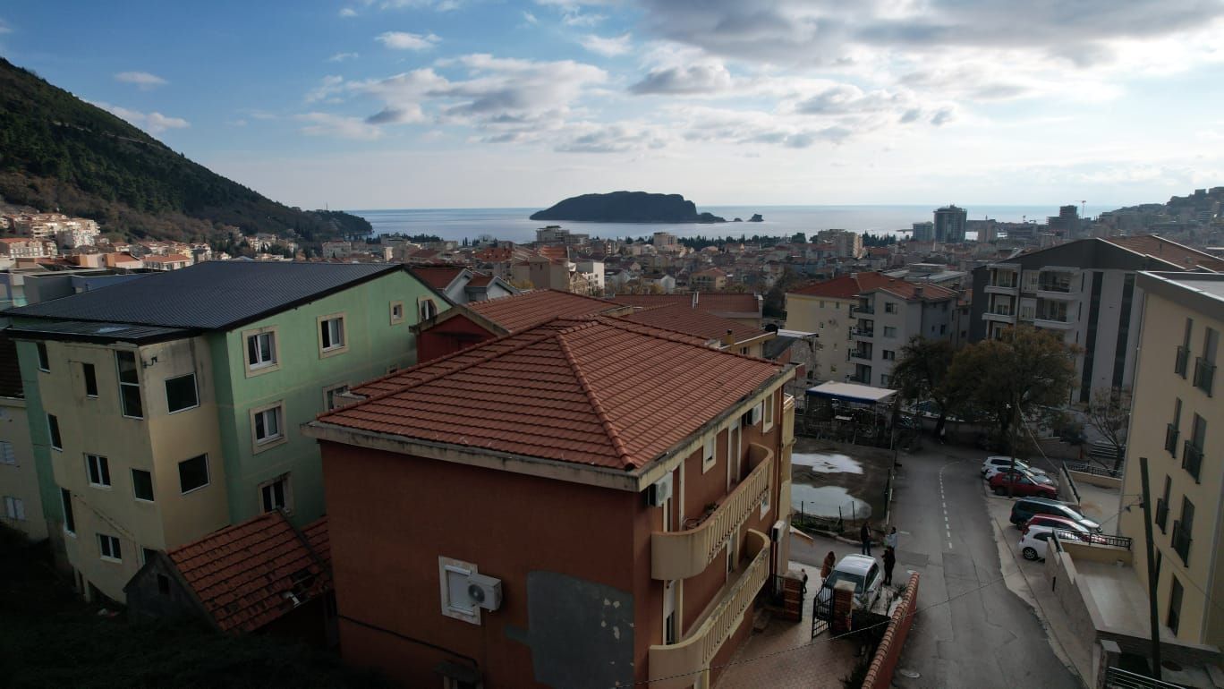 amforaproperty.com/Budva,Lazi-Trosoban stan 148m2 sa pogledom na more