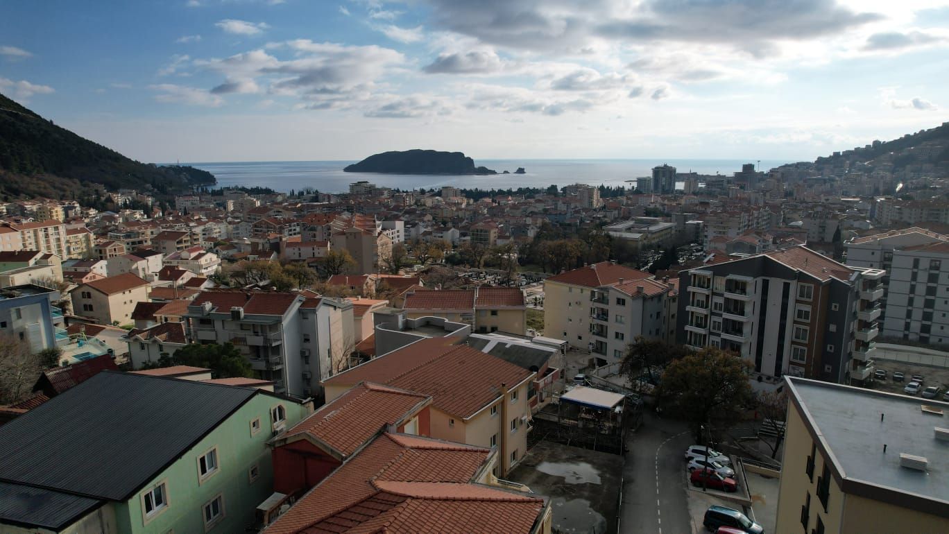 amforaproperty.com/Budva,Lazi-Trosoban stan 148m2 sa pogledom na more