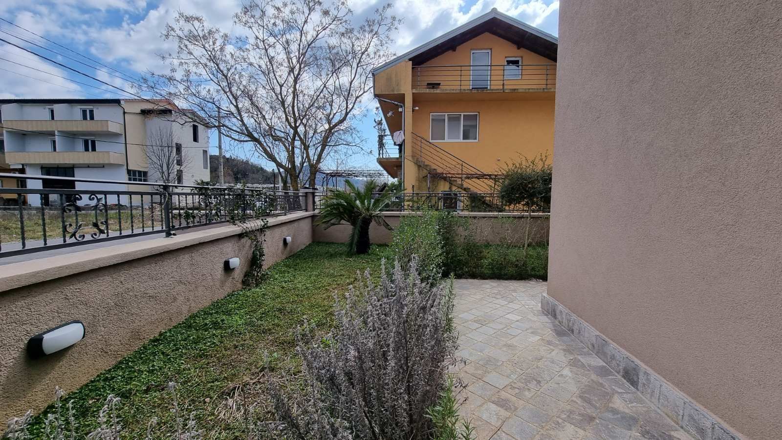 Jednosoban namesten stan,Lastva Grbaljska (na duzi period) - Amfora Real Estate