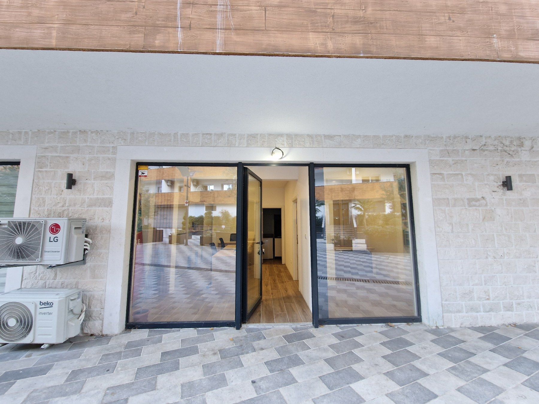 Opremljen poslovni prostor 35m2, The Old Bakery , Budva (NA DUZI PERIOD) - Amfora Real Estate