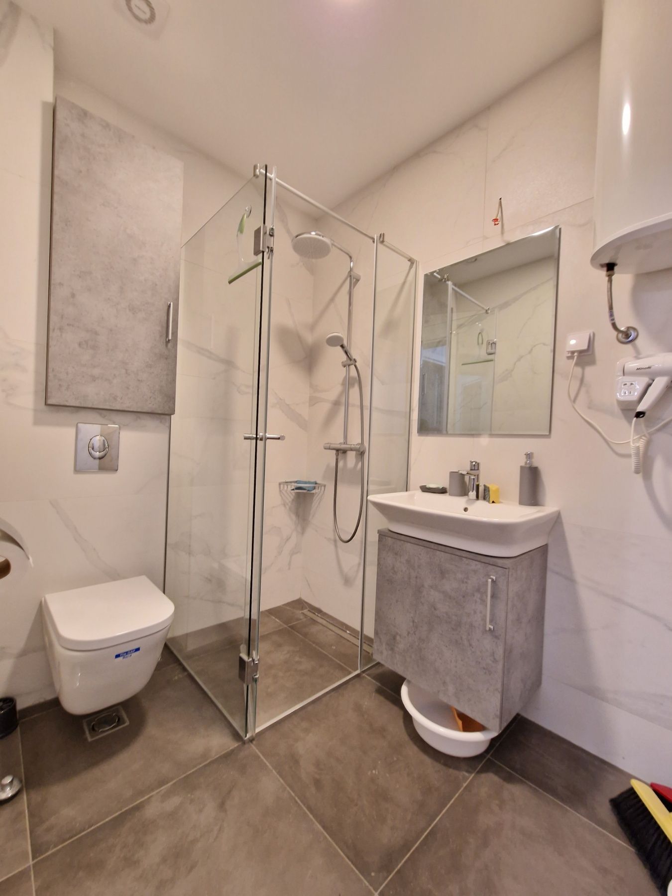 amforaproperty.com/Moderan jednosoban stan sa delimicnim pogledom na more i garaznim mestom,Becici DOSTUPAN OD 01.06 (na duzi period)