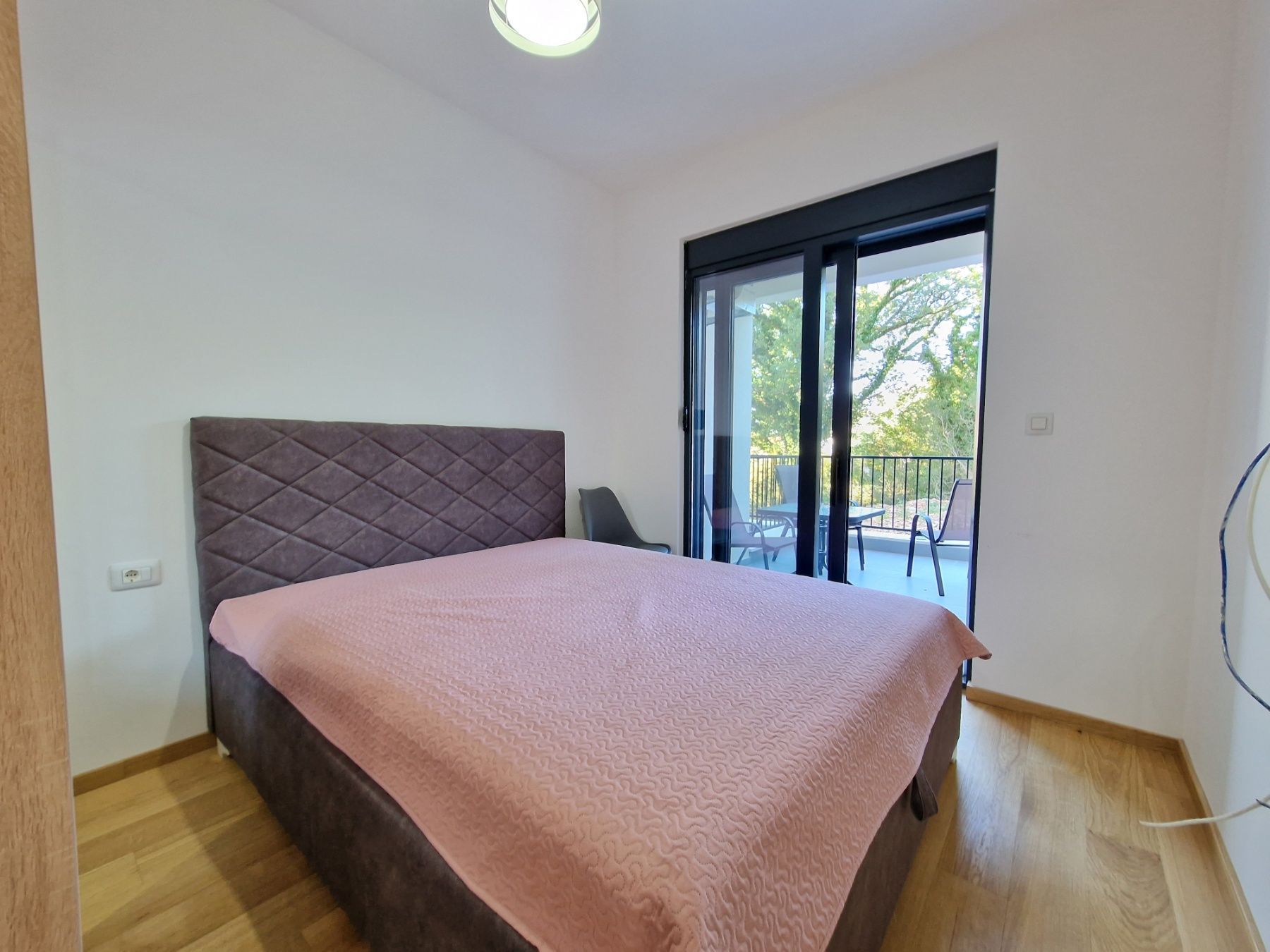 amforaproperty.com/Moderan jednosoban stan sa delimicnim pogledom na more i garaznim mestom,Becici DOSTUPAN OD 01.06 (na duzi period)