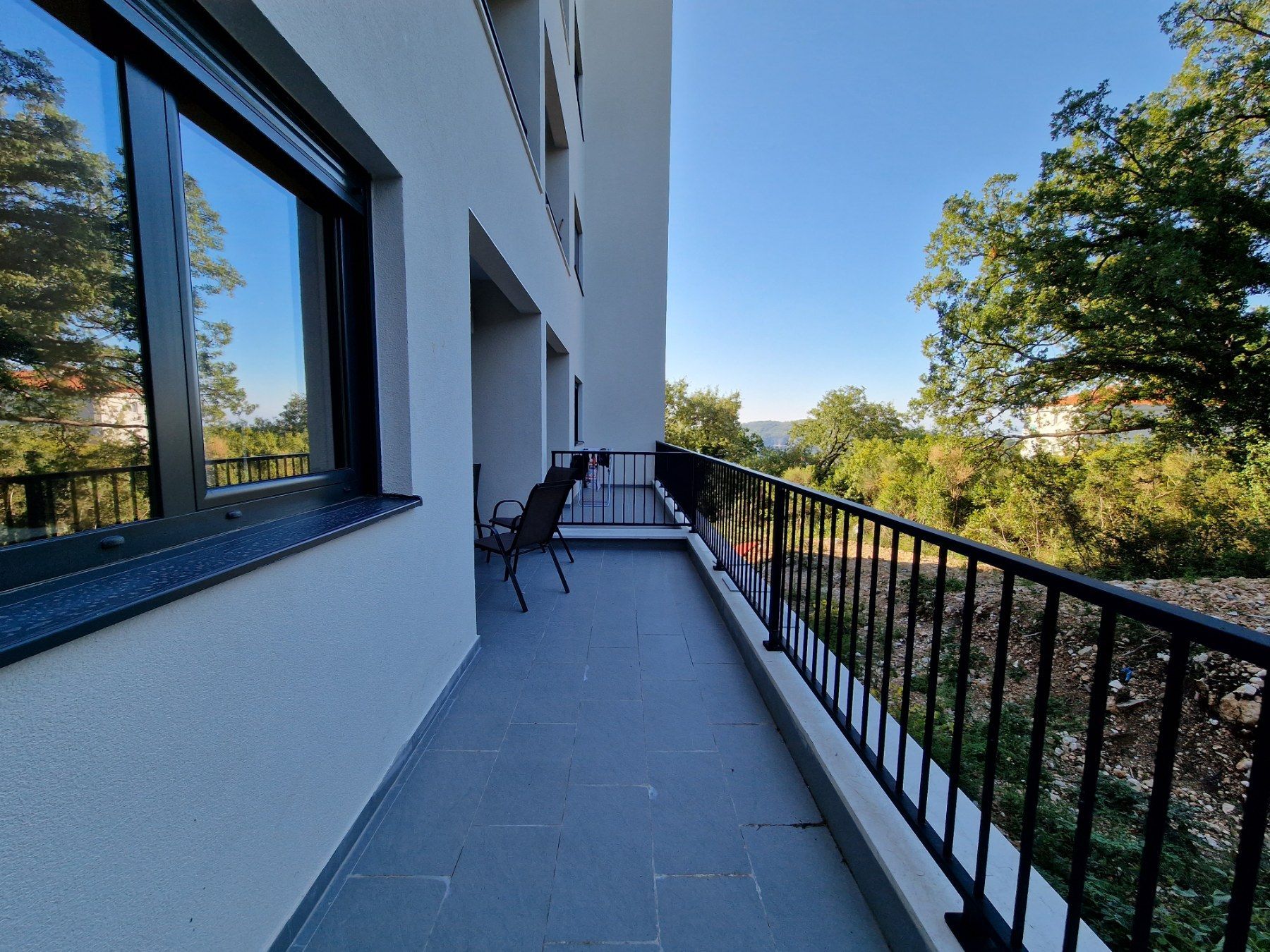 amforaproperty.com/Moderan jednosoban stan sa delimicnim pogledom na more i garaznim mestom,Becici DOSTUPAN OD 01.06 (na duzi period)