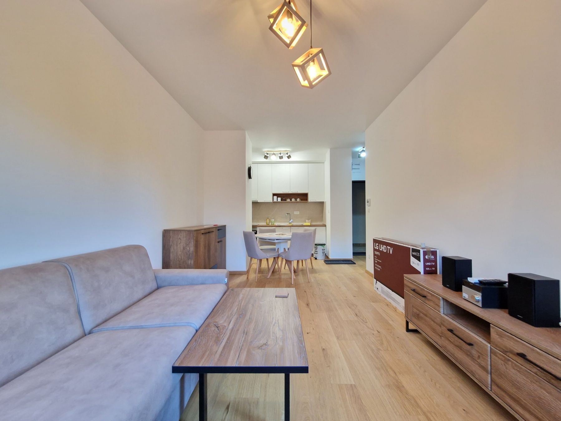 amforaproperty.com/Moderan jednosoban stan sa delimicnim pogledom na more i garaznim mestom,Becici DOSTUPAN OD 01.06 (na duzi period)