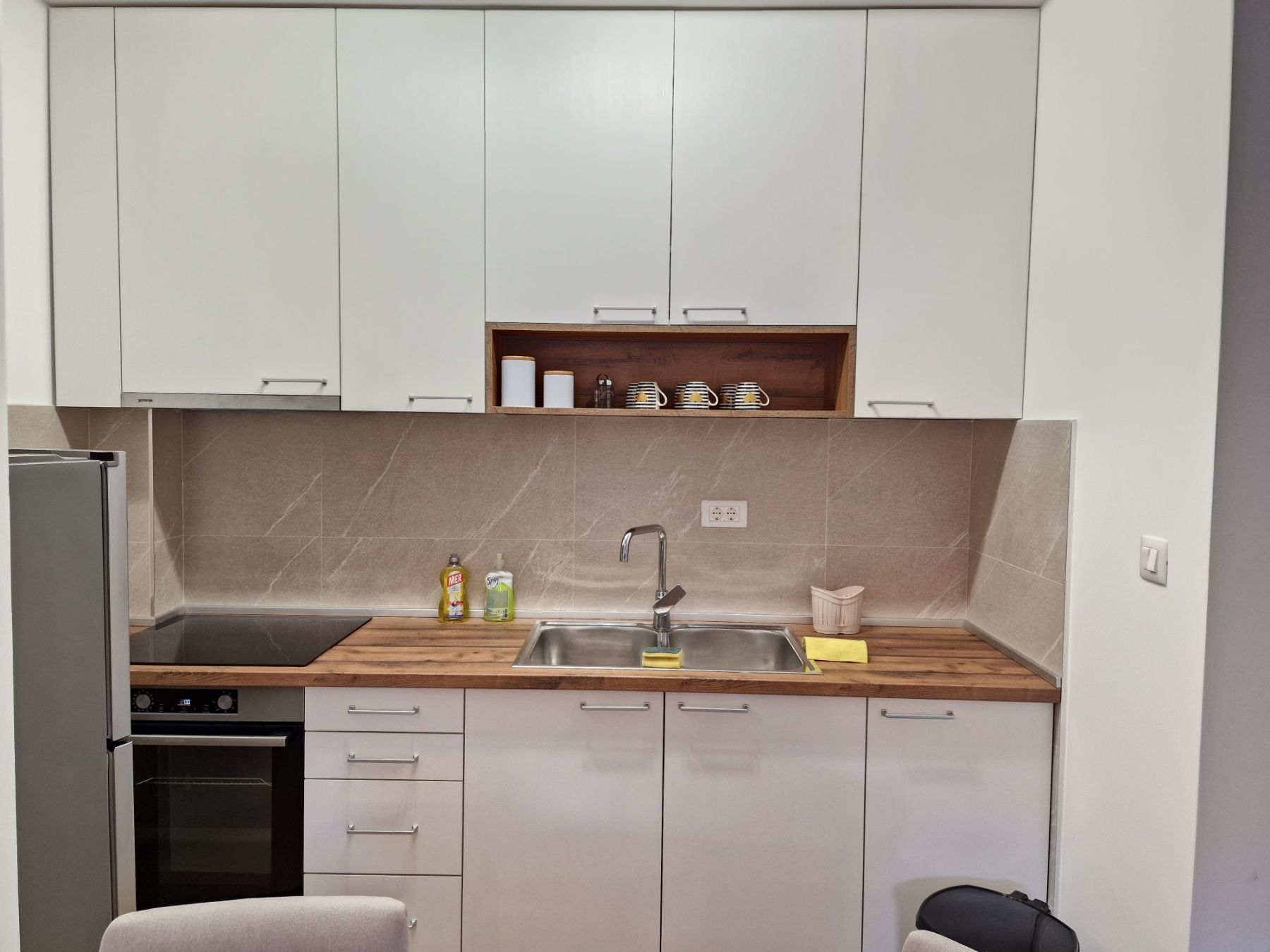 amforaproperty.com/Moderan jednosoban stan sa delimicnim pogledom na more i garaznim mestom,Becici DOSTUPAN OD 01.06 (na duzi period)
