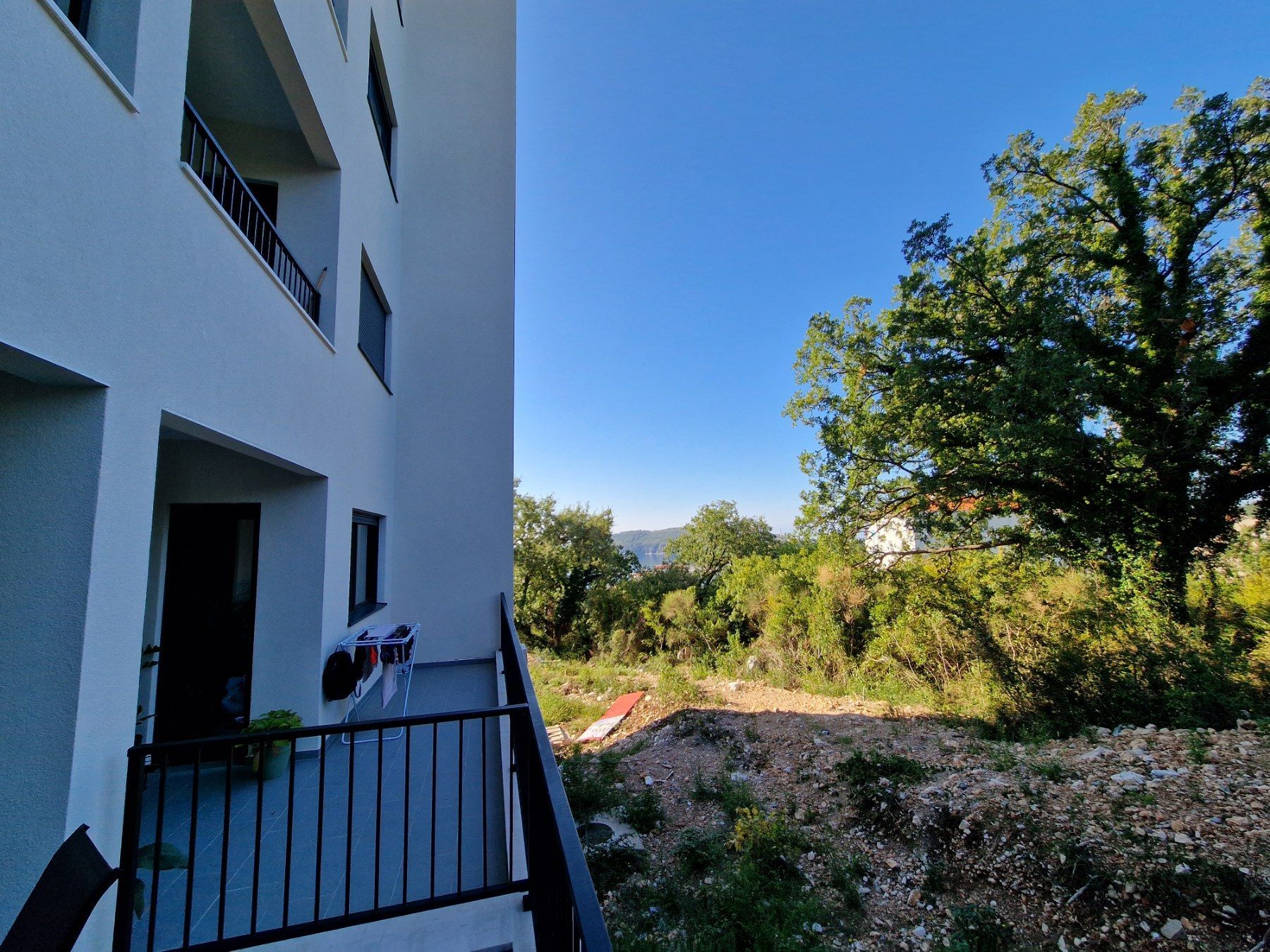 amforaproperty.com/Moderan jednosoban stan sa delimicnim pogledom na more i garaznim mestom,Becici DOSTUPAN OD 01.06 (na duzi period)