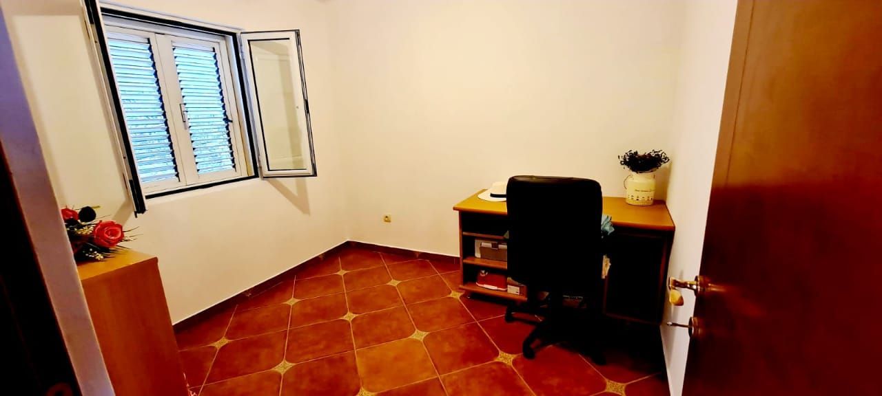 amforaproperty.com/Trosoban stan 86m2 u centru Budve,podrucje Gospostina