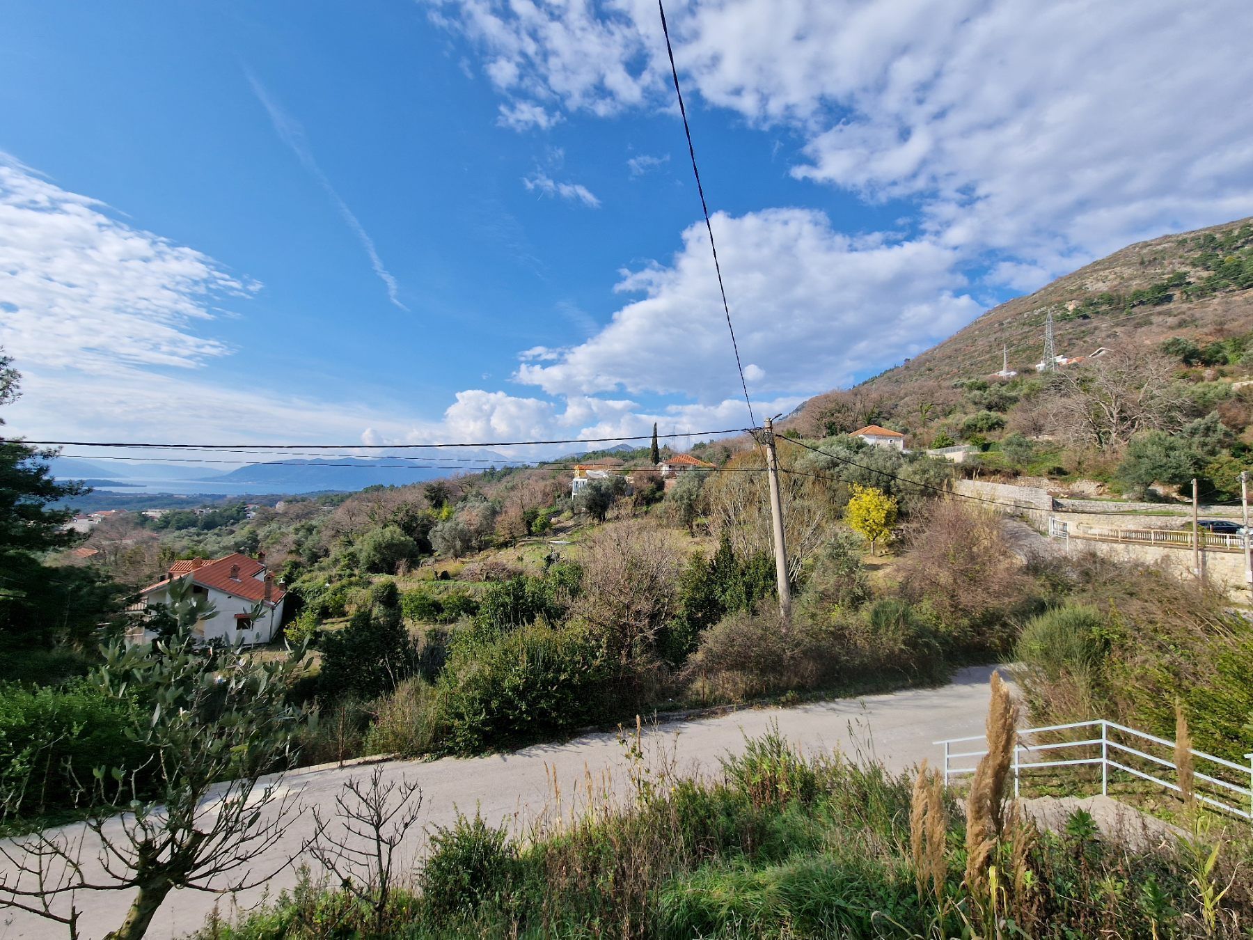 amforaproperty.com/Urbanizovan plac 1500m2 sa pogledom na more ,Kavac,Kotor