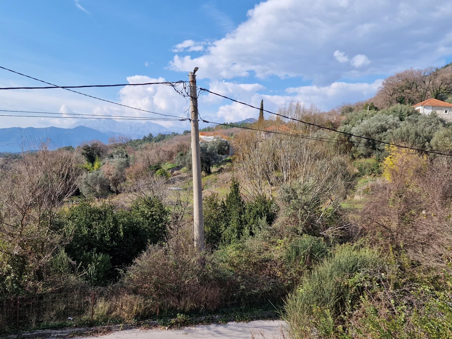 amforaproperty.com/Urbanizovan plac 1500m2 sa pogledom na more ,Kavac,Kotor