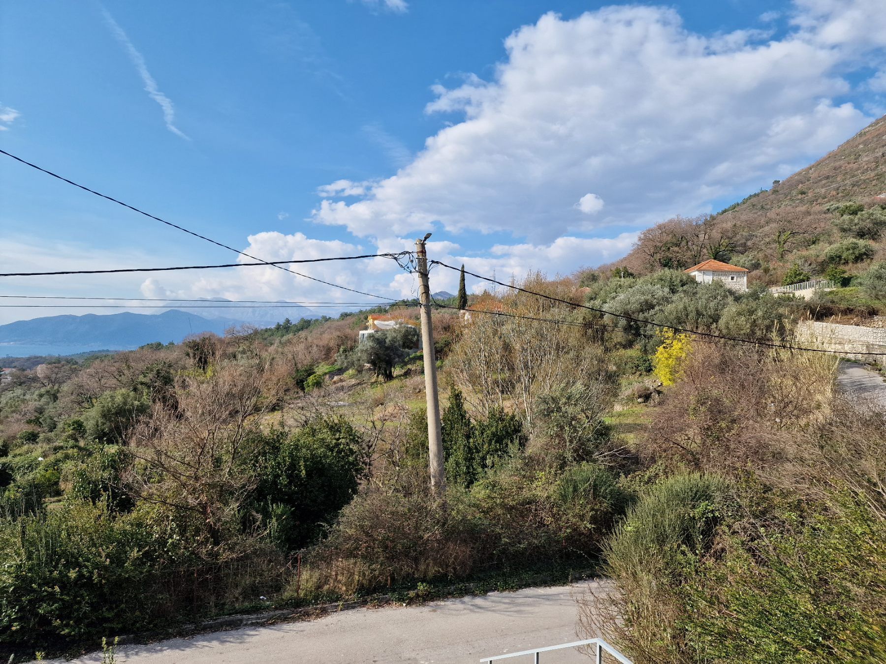 amforaproperty.com/Urbanizovan plac 1500m2 sa pogledom na more ,Kavac,Kotor