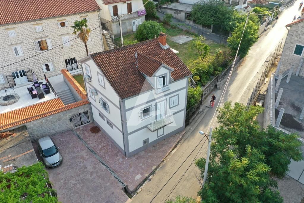 amforaproperty.com/Trospratna kuća na obali mora u Stolivu-Kotor