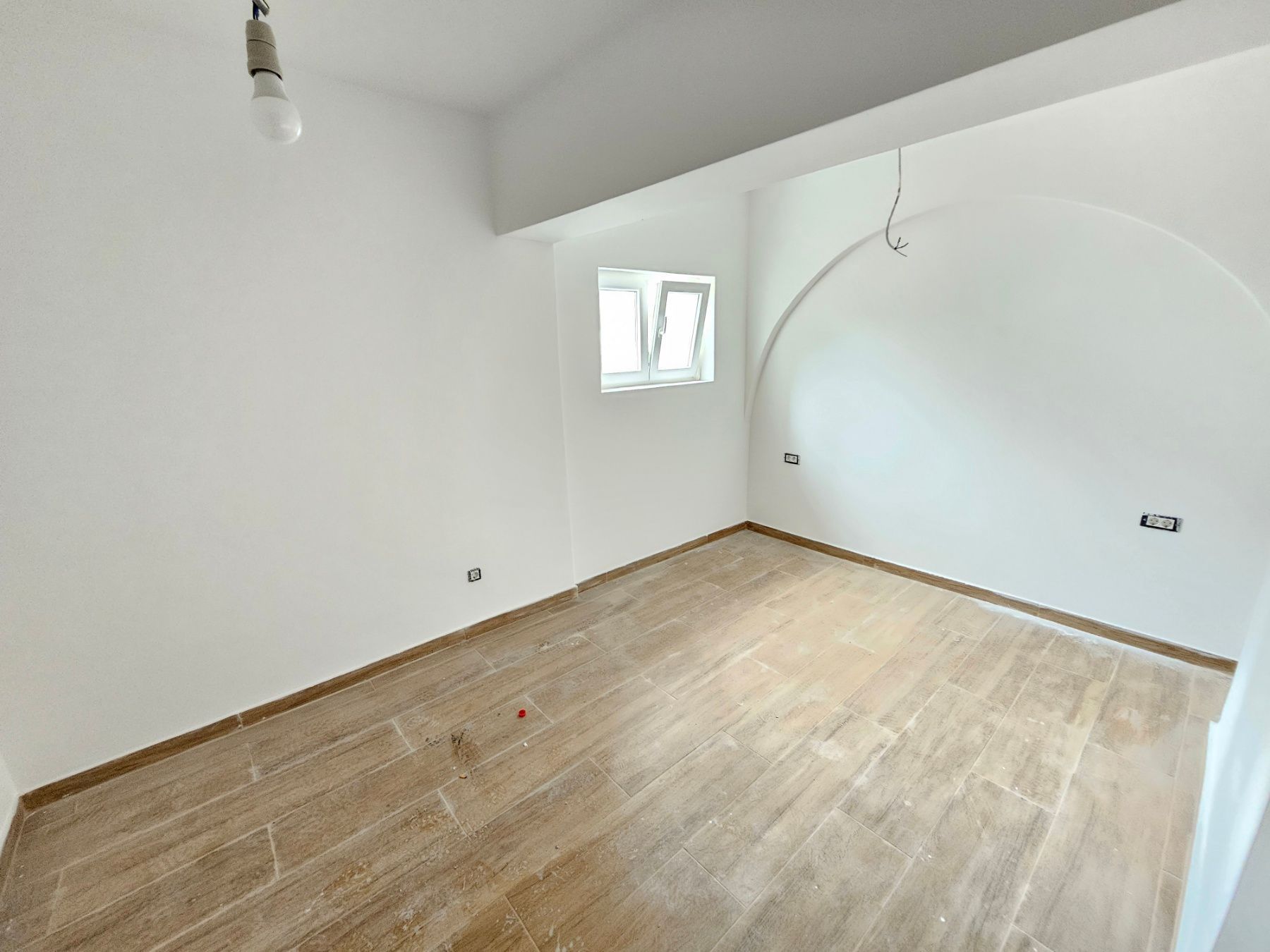 amforaproperty.com/Tri renovirana jednosobna apartmana 106m2 na atraktivnoj lokaciji u Budvi