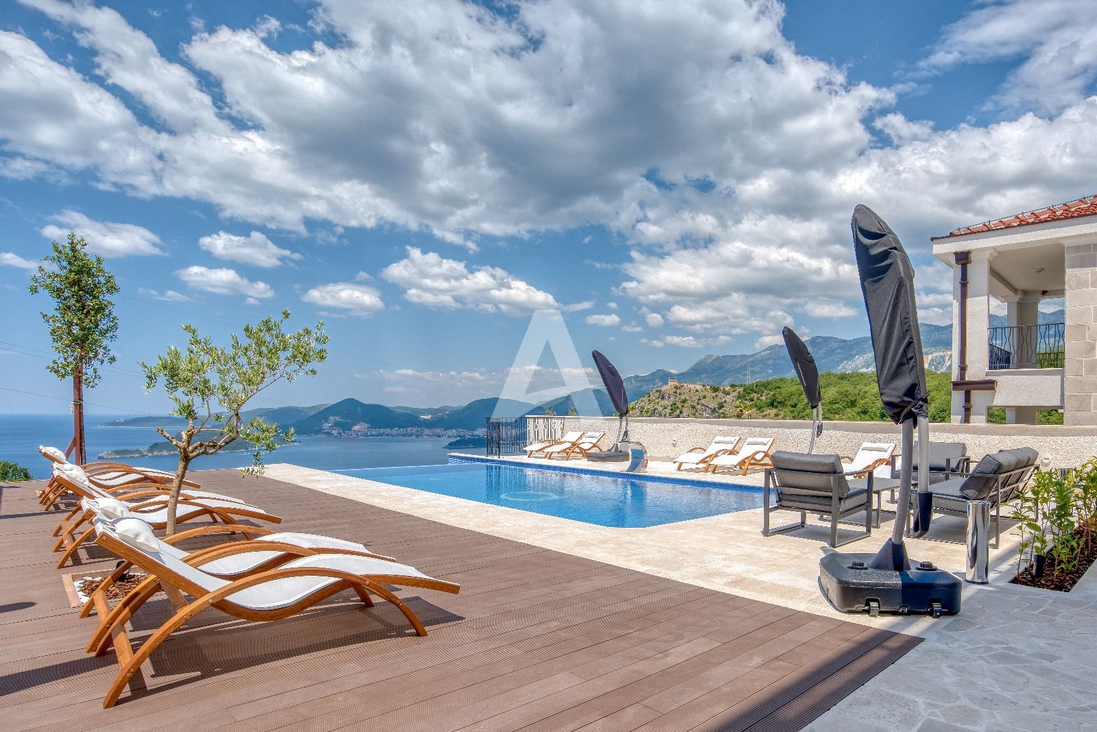 amforaproperty.com/Luksuzna vila s bazenom i spektakularnim pogledom na more,Tudorovići