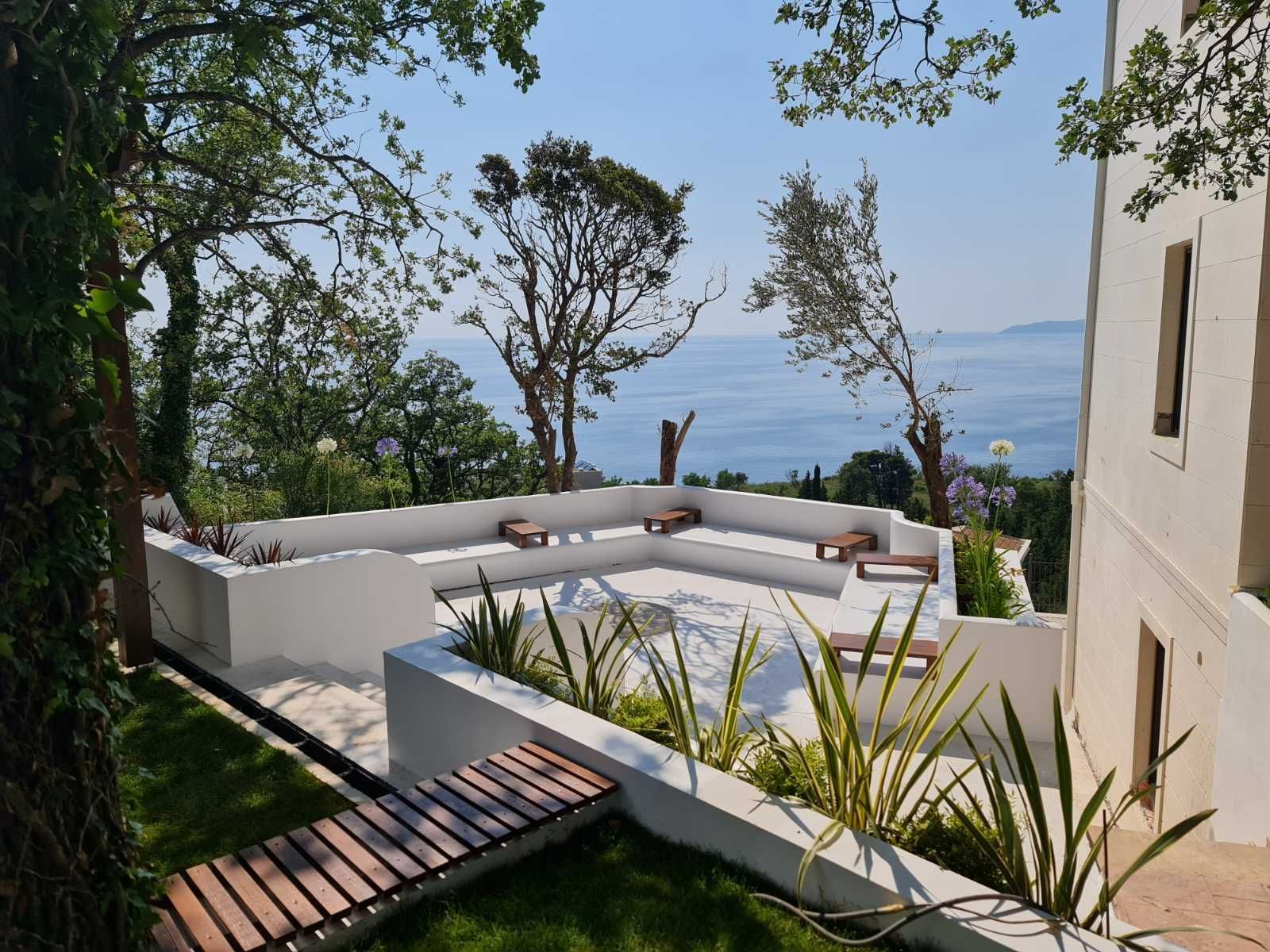 Ekskluzivna trospratna vila s bazenom i pogledom na more, Skočidevojka,Reževići - Amfora Real Estate