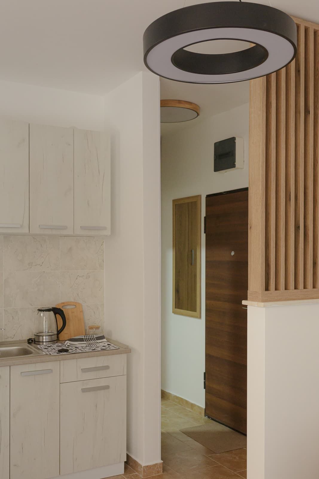 Namesten studio apartman na atraktivnoj lokaciji u Budvi (na duzi period) - Amfora Real Estate