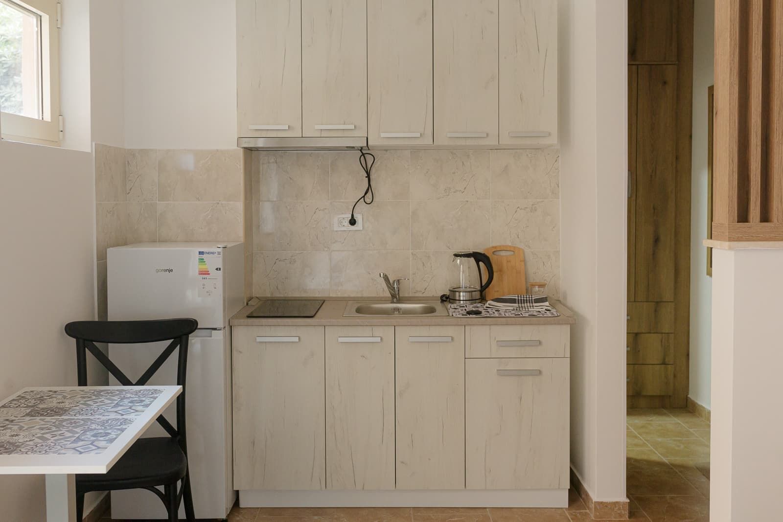 Namesten studio apartman na atraktivnoj lokaciji u Budvi (na duzi period) - Amfora Real Estate