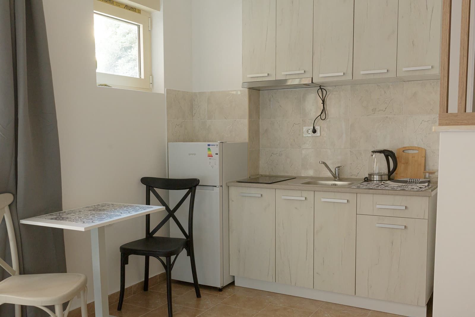 Namesten studio apartman na atraktivnoj lokaciji u Budvi (na duzi period) - Amfora Real Estate