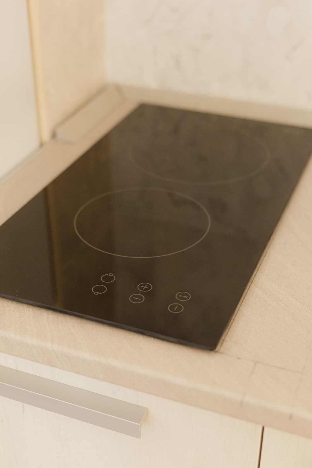 Namesten studio apartman na atraktivnoj lokaciji u Budvi (na duzi period) - Amfora Real Estate