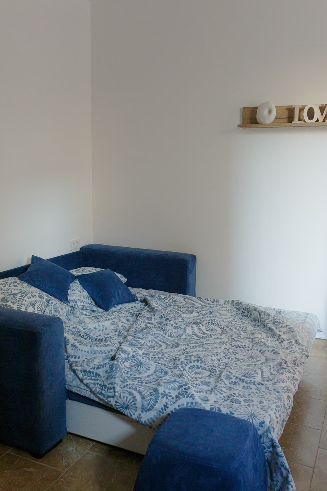 Namesten studio apartman na atraktivnoj lokaciji u Budvi (na duzi period) - Amfora Real Estate