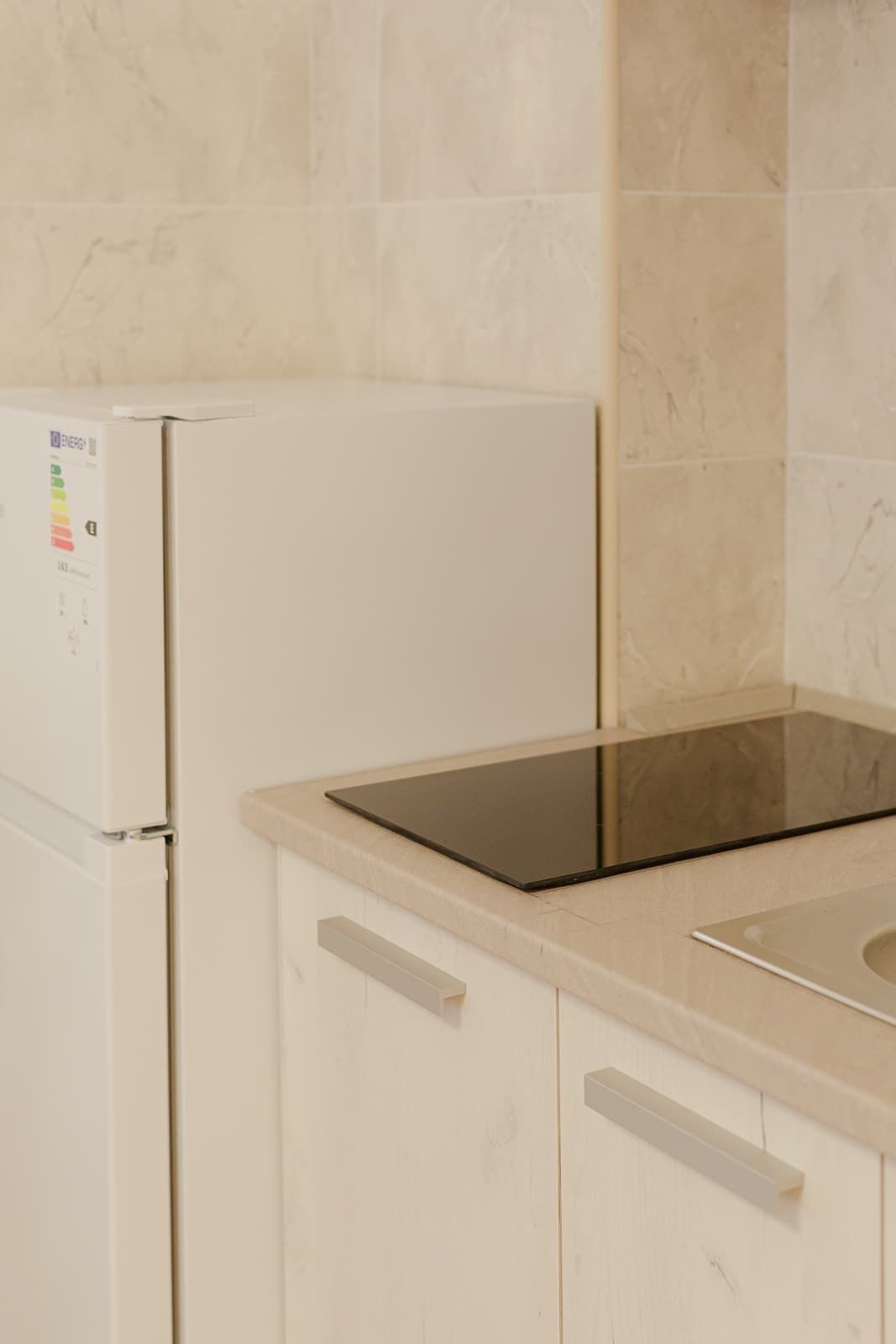 Namesten studio apartman na atraktivnoj lokaciji u Budvi (na duzi period) - Amfora Real Estate