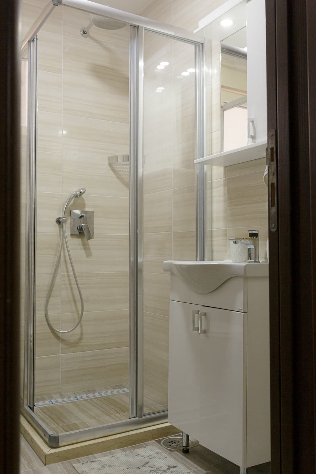 Namesten studio apartman na atraktivnoj lokaciji u Budvi (na duzi period) - Amfora Real Estate