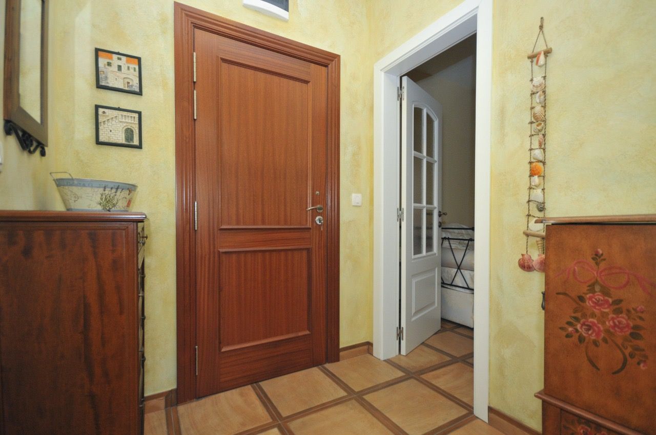 Dvosoban stan 64m2 sa parking mestom u centru Budve. (IZDAVANJE NA DUZI PERIOD) - Amfora Real Estate