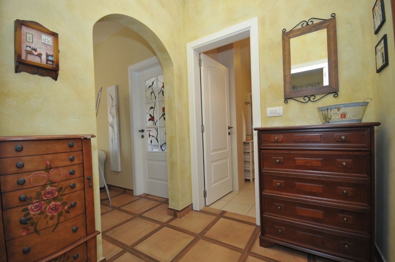 Dvosoban stan 64m2 sa parking mestom u centru Budve. (IZDAVANJE NA DUZI PERIOD) - Amfora Real Estate