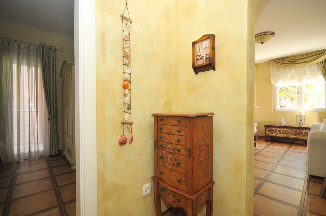 Dvosoban stan 64m2 sa parking mestom u centru Budve. (IZDAVANJE NA DUZI PERIOD) - Amfora Real Estate