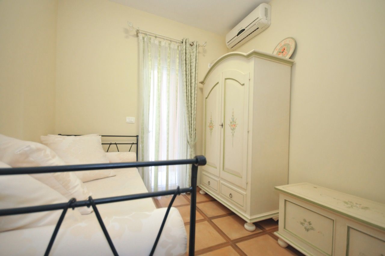 Dvosoban stan 64m2 sa parking mestom u centru Budve. (IZDAVANJE NA DUZI PERIOD) - Amfora Real Estate