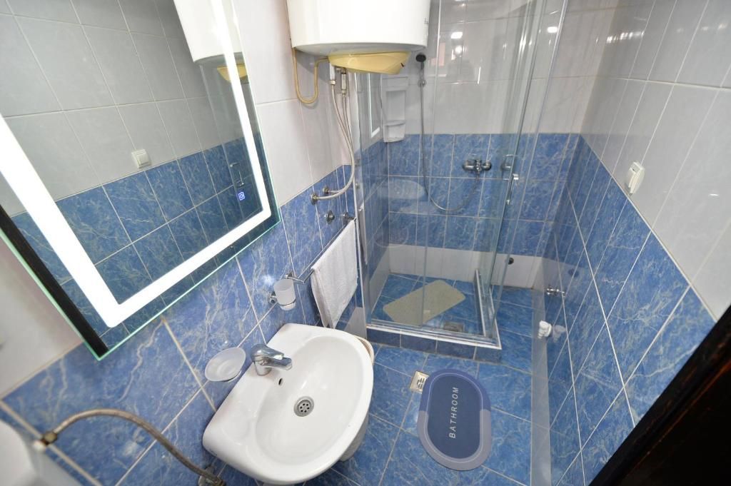 Opremljena kuća 100 m² sa parking mestom – Skalari, Kotor (izdavanje na duži period) - Amfora Real Estate