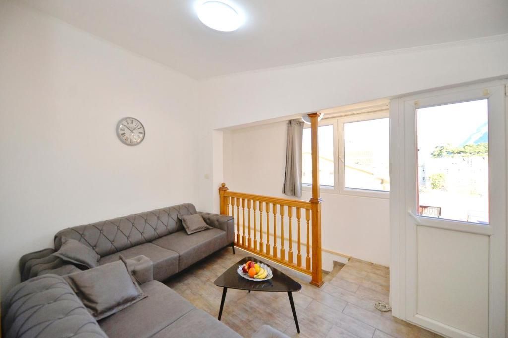 Opremljena kuća 100 m² sa parking mestom – Skalari, Kotor (izdavanje na duži period) - Amfora Real Estate