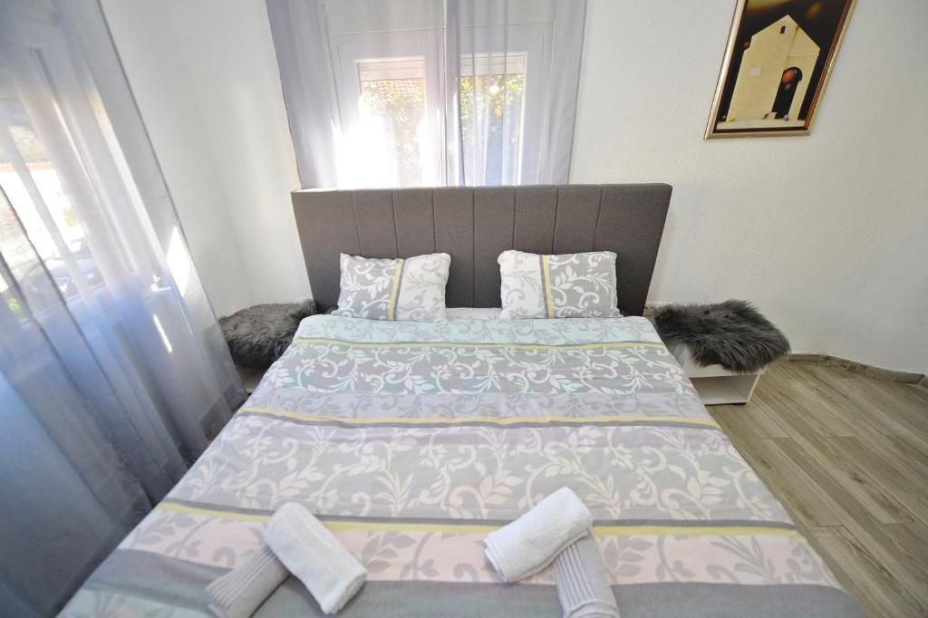 Opremljena kuća 100 m² sa parking mestom – Skalari, Kotor (izdavanje na duži period) - Amfora Real Estate