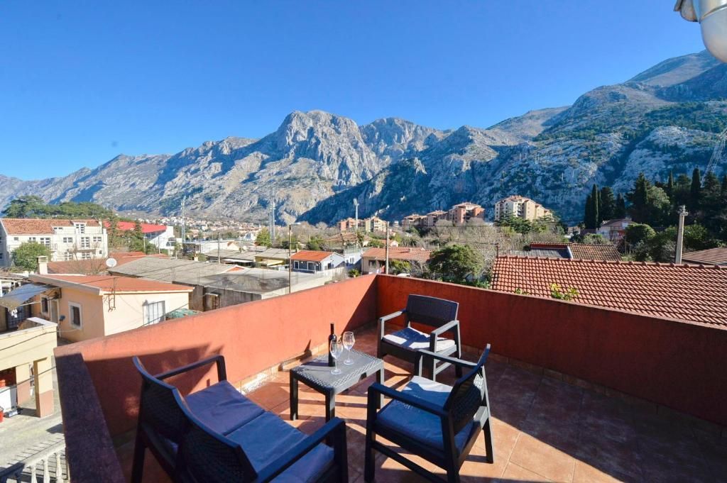 Opremljena kuća 100 m² sa parking mestom – Skalari, Kotor (izdavanje na duži period) - Amfora Real Estate