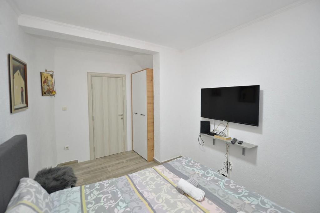 Opremljena kuća 100 m² sa parking mestom – Skalari, Kotor (izdavanje na duži period) - Amfora Real Estate