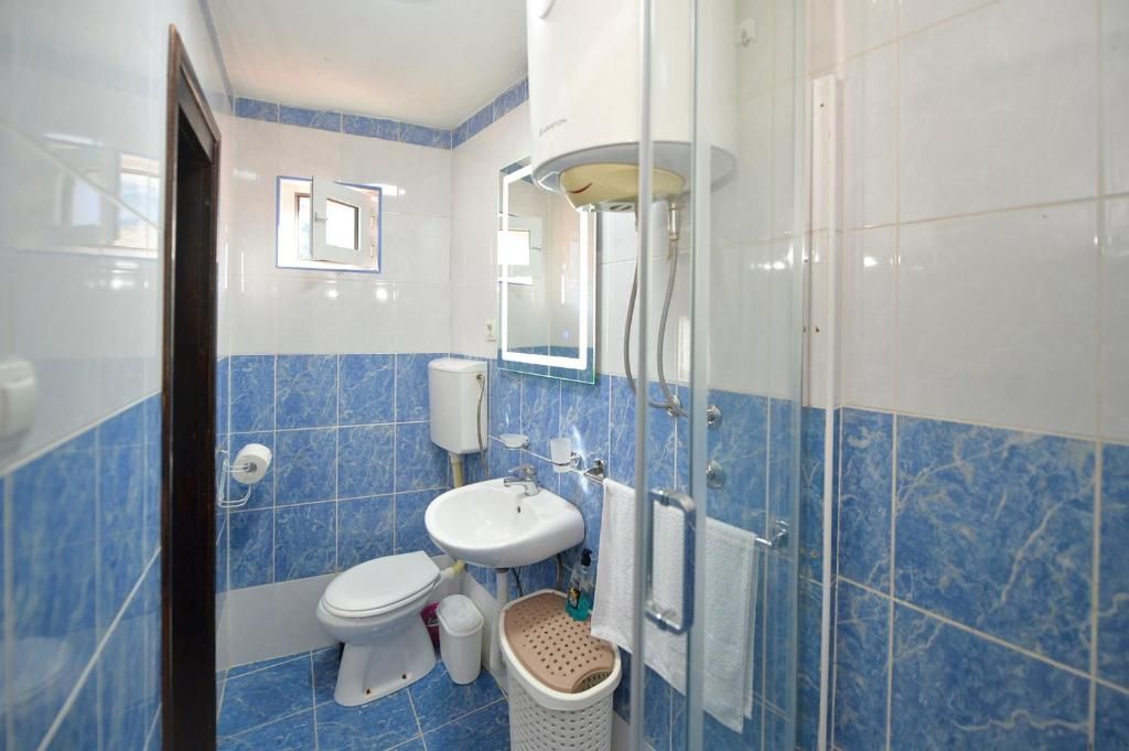 Opremljena kuća 100 m² sa parking mestom – Skalari, Kotor (izdavanje na duži period) - Amfora Real Estate